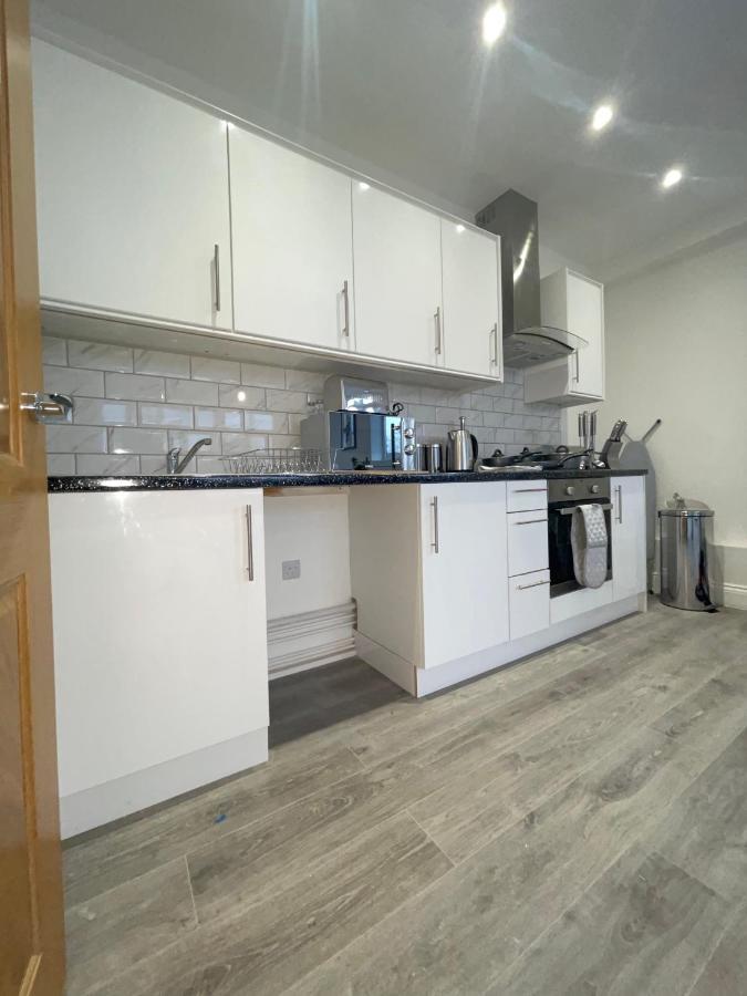 1 Bedroom Apartment - Flitwick - Contractor Friendly - Tourist Ready - Full Kitchen - Wifi - Smart Tv - Sofa Bed - Free Parking - Ideal For Short Or Long Stays Dış mekan fotoğraf